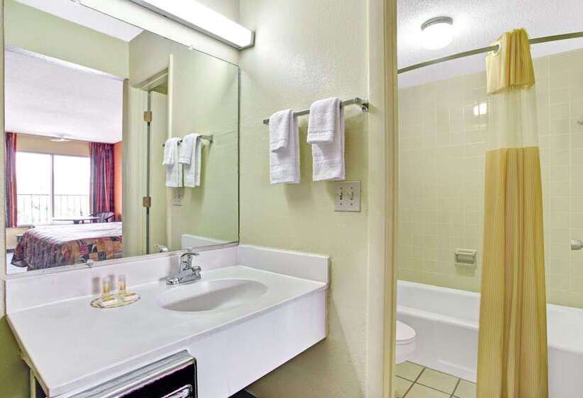 فندق Days Inn By Wyndham Benson