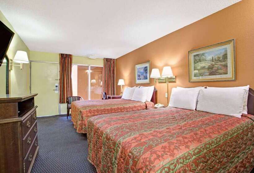 فندق Days Inn By Wyndham Benson