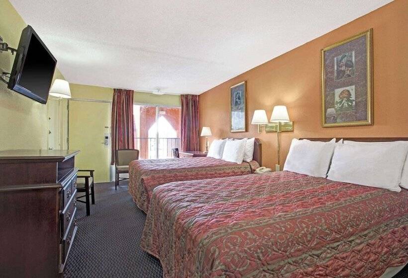 فندق Days Inn By Wyndham Benson