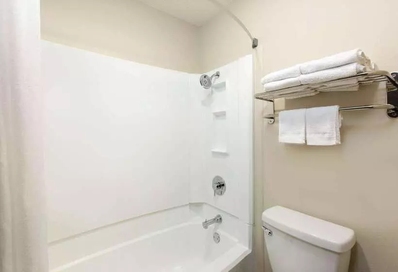 ホテル Days Inn & Suites By Wyndham Wisconsin Dells