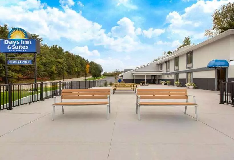 ホテル Days Inn & Suites By Wyndham Wisconsin Dells