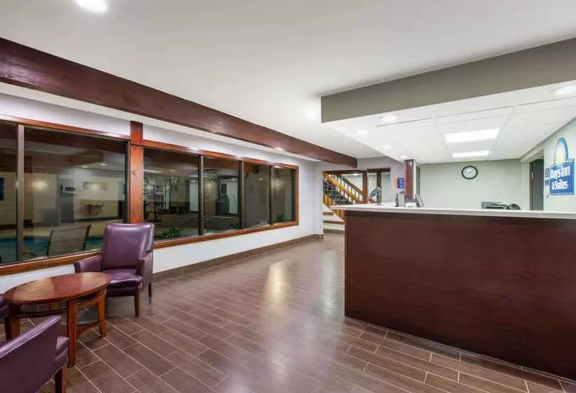 ホテル Days Inn & Suites By Wyndham Wisconsin Dells
