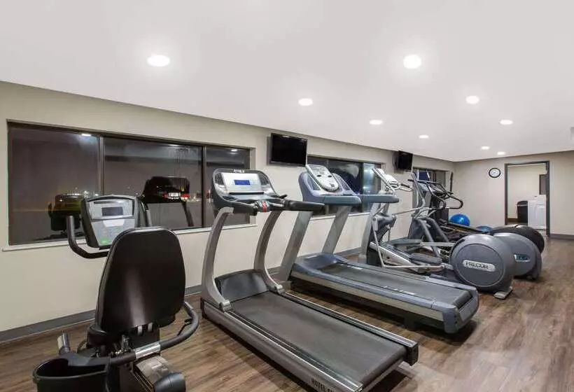 ホテル Days Inn & Suites By Wyndham Wisconsin Dells