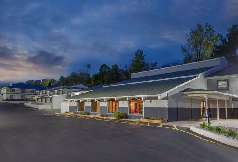 ホテル Days Inn & Suites By Wyndham Wisconsin Dells