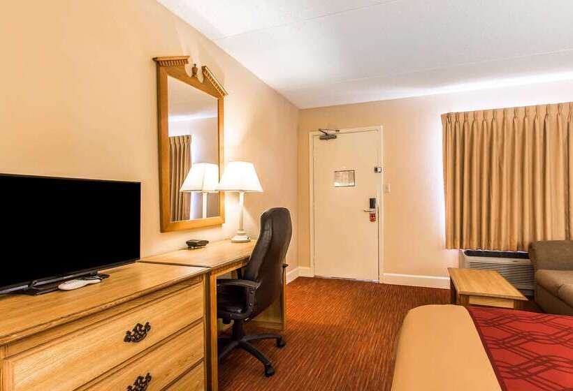 فندق Econo Lodge Inn & Suites University