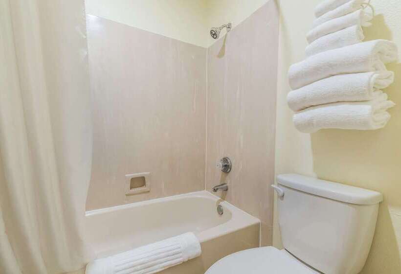 בית מלון כפרי Quality Inn Bellevue