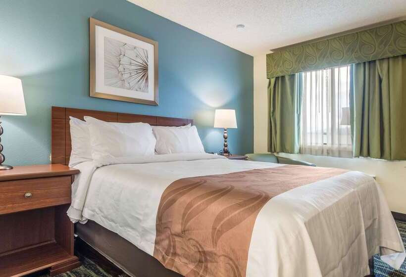 בית מלון כפרי Quality Inn Bellevue