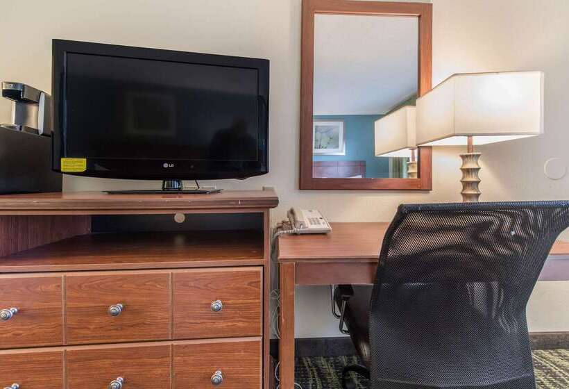 בית מלון כפרי Quality Inn Bellevue