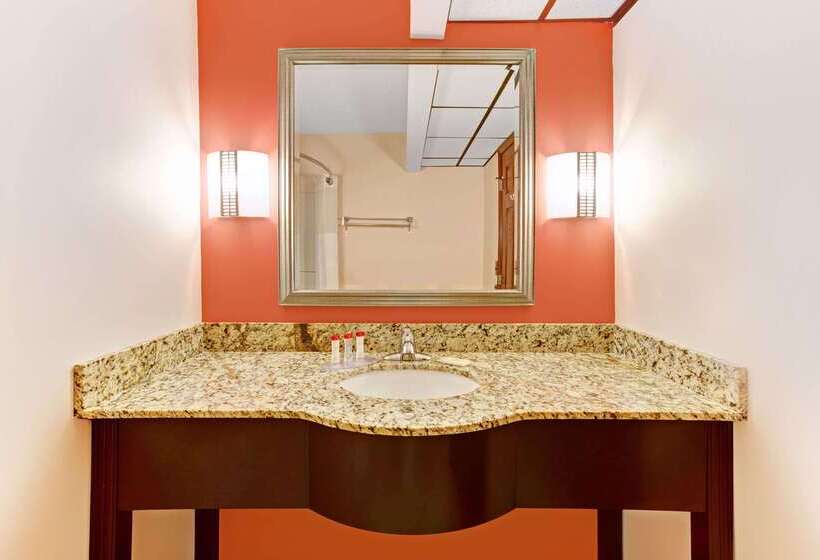 בית מלון כפרי Ramada By Wyndham Murfreesboro