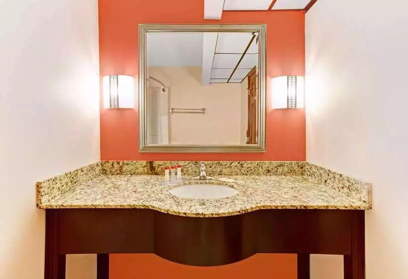 فندق Ramada By Wyndham Murfreesboro