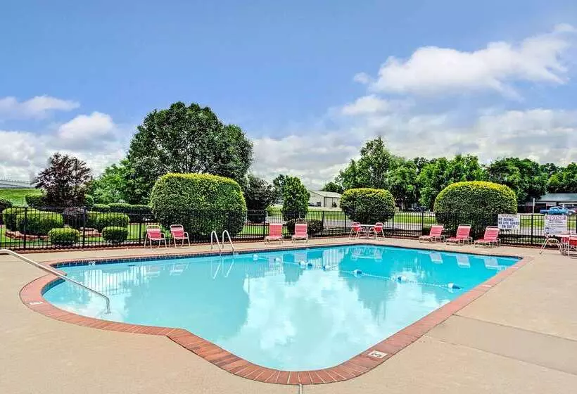 فندق Ramada By Wyndham Murfreesboro