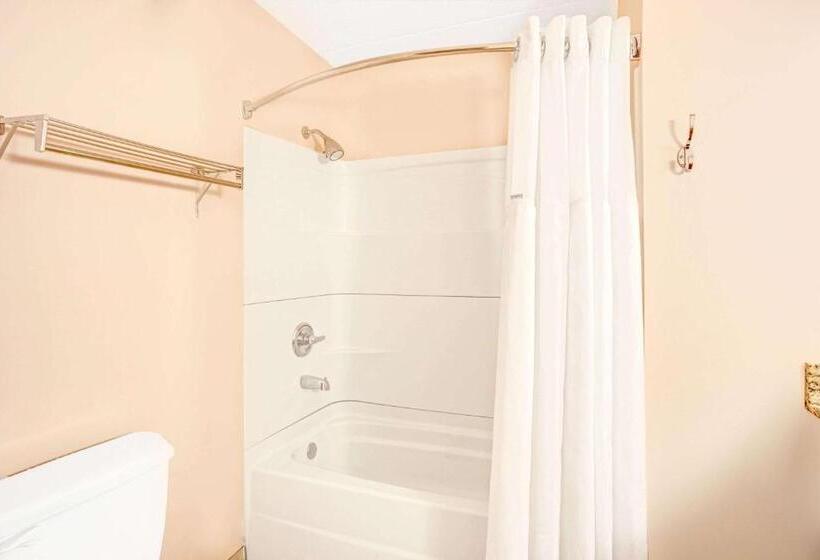 בית מלון כפרי Ramada By Wyndham Murfreesboro