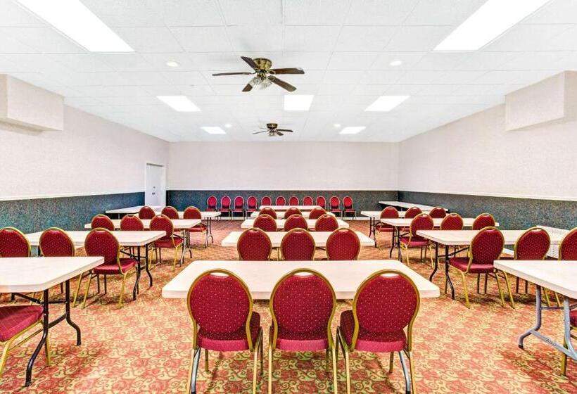 בית מלון כפרי Ramada By Wyndham Murfreesboro