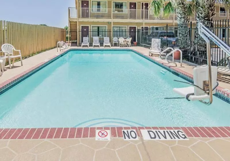 모텔 Super 8 By Wyndham Temple S General Bruce