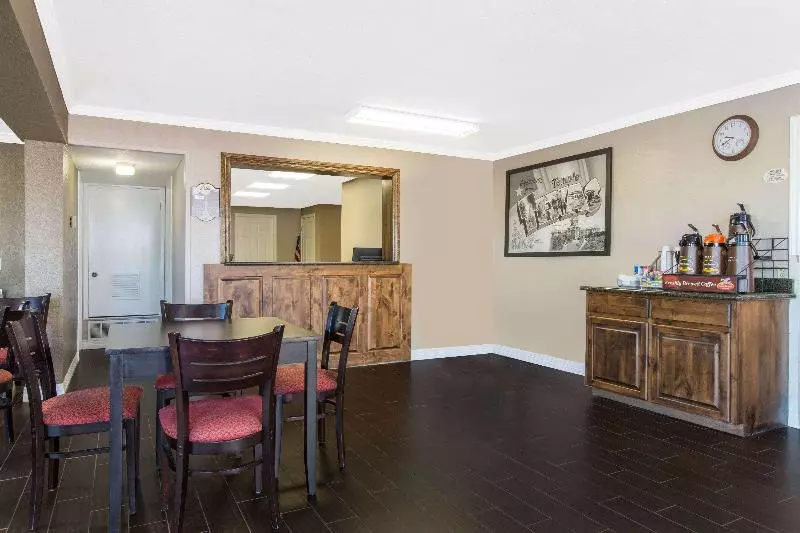 모텔 Super 8 By Wyndham Temple S General Bruce