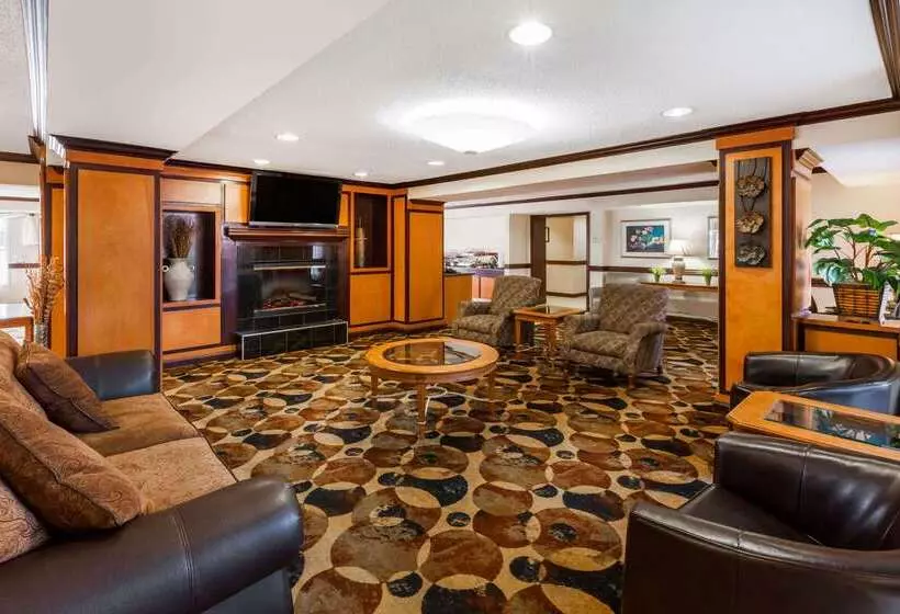 Отель Hometowne Studios By Red Roof Auburn Hills