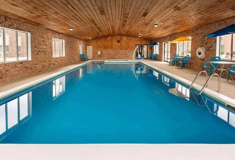 Отель Baymont By Wyndham Manistee