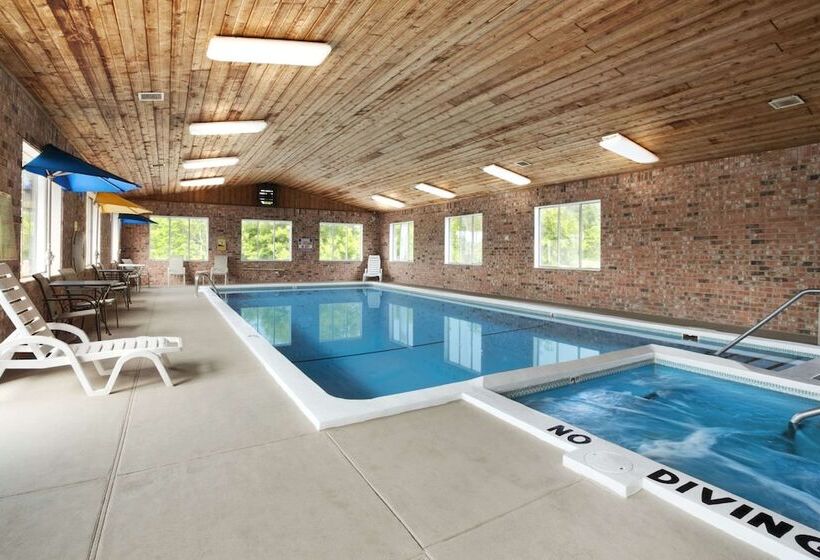 Отель Baymont By Wyndham Manistee