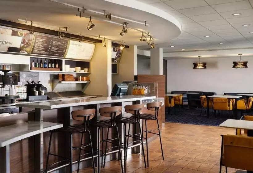 فندق Courtyard By Marriott Santa Rosa