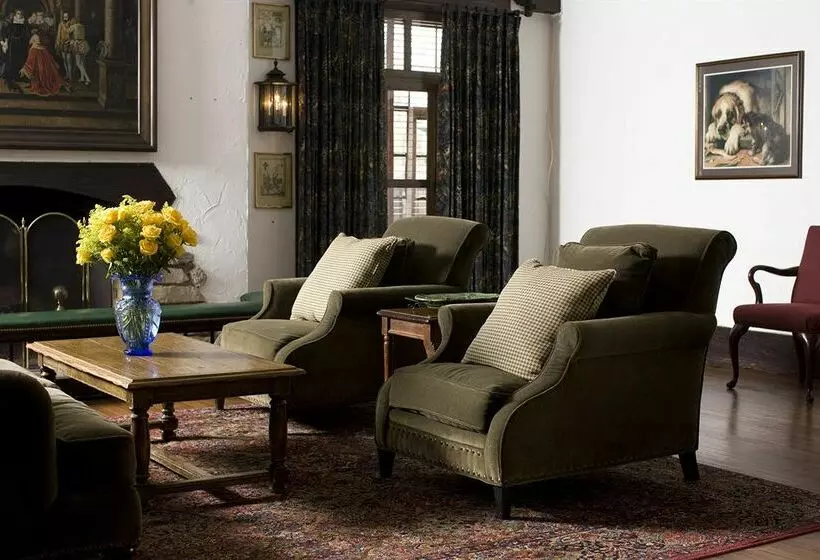 ホテル Deer Path Inn