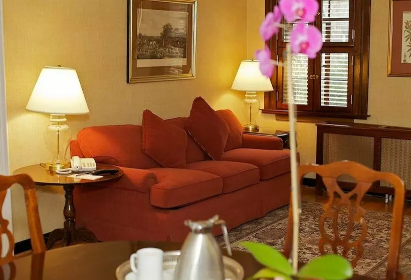 ホテル Deer Path Inn