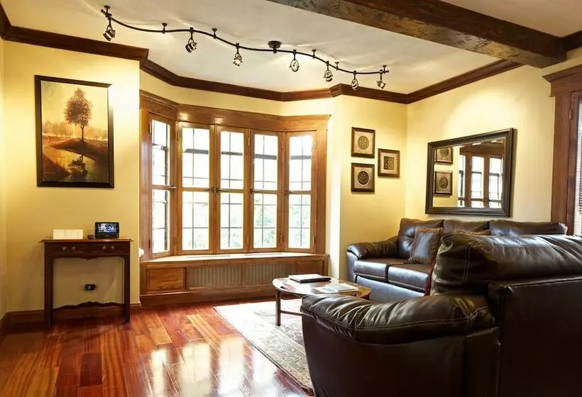 ホテル Deer Path Inn