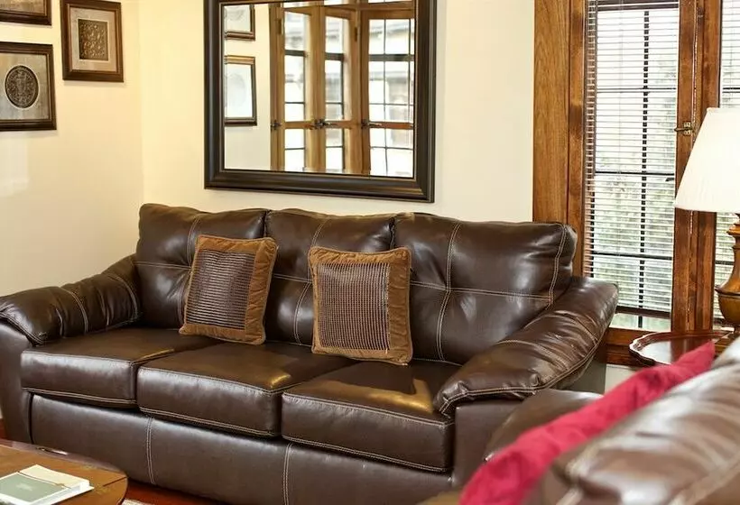 ホテル Deer Path Inn