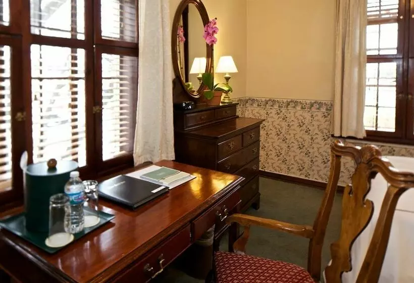 ホテル Deer Path Inn