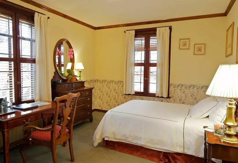 ホテル Deer Path Inn