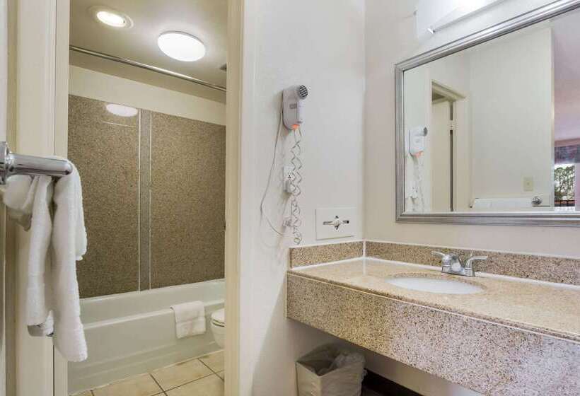 فندق Econo Lodge Historic Area