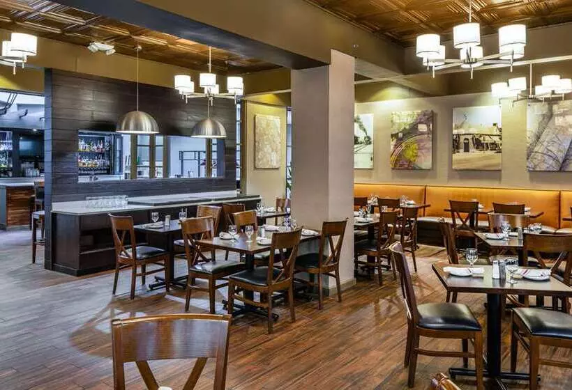 فندق Embassy Suites By Hilton Chicago North Shore Deerfield