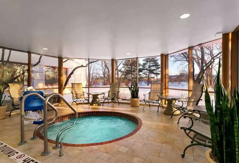فندق Embassy Suites By Hilton Chicago North Shore Deerfield