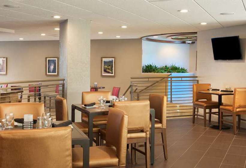 هتل Embassy Suites By Hilton Colorado Springs