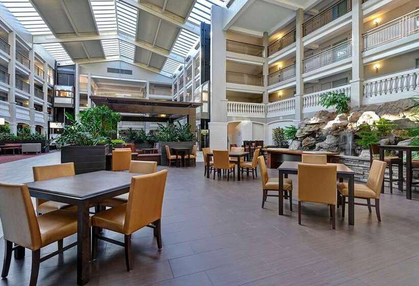 هتل Embassy Suites By Hilton Colorado Springs