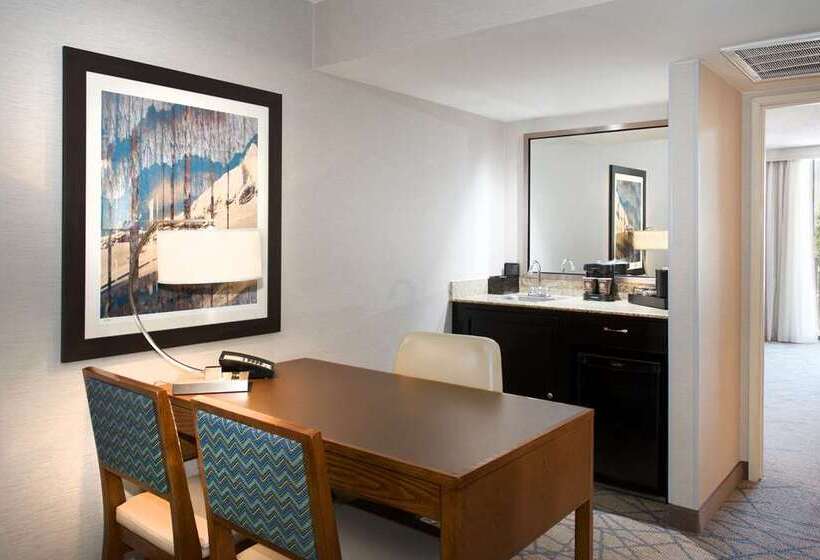 هتل Embassy Suites By Hilton Colorado Springs