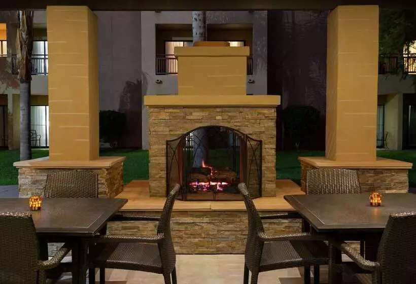 فندق Embassy Suites By Hilton Phoenix Tempe