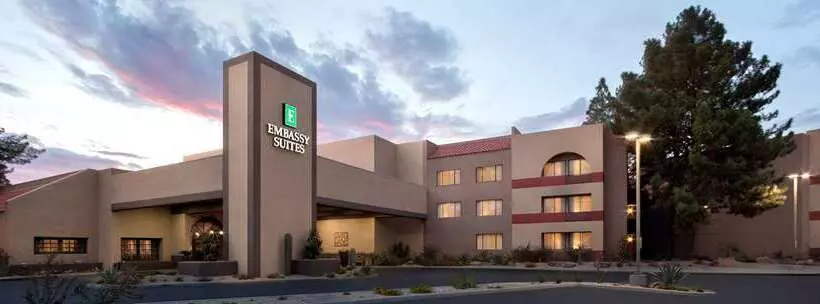فندق Embassy Suites By Hilton Phoenix Tempe