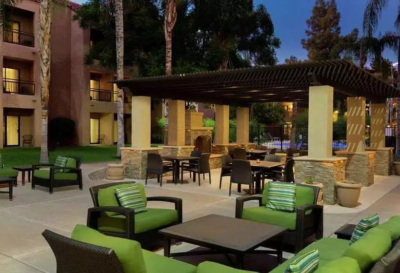 فندق Embassy Suites By Hilton Phoenix Tempe