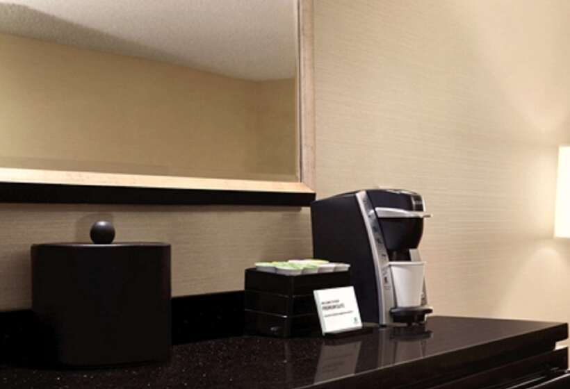 Отель Embassy Suites By Hilton Piscataway Somerset