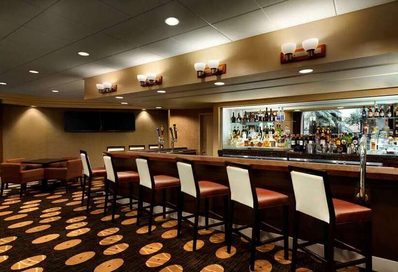 Отель Embassy Suites By Hilton Piscataway Somerset