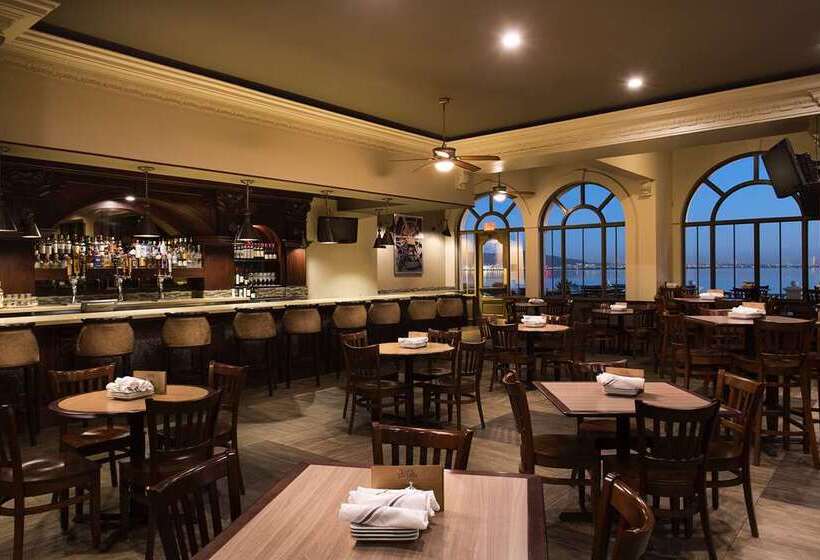 فندق Embassy Suites By Hilton San Francisco Airport Waterfront