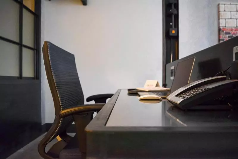 Otel Found Re Phoenix