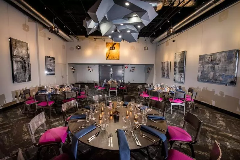 Otel Found Re Phoenix