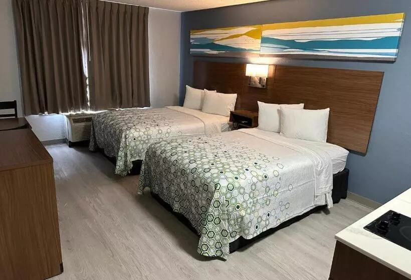 Отель Hometowne Studios By Red Roof Auburn Hills