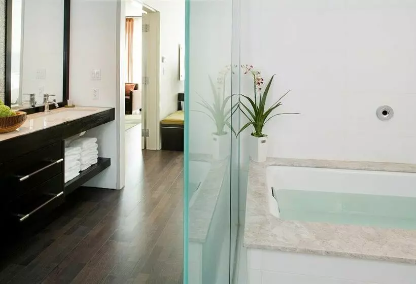 ホテル Indigo Boston - Newton Riverside