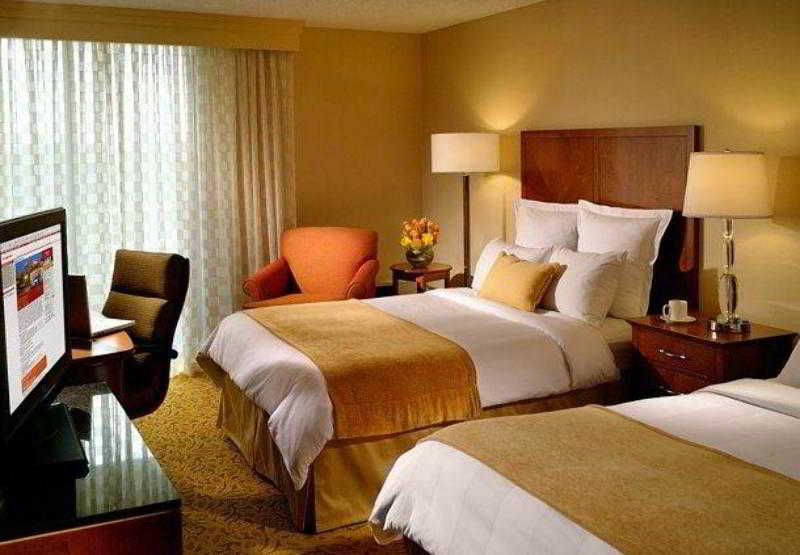 هتل Marriott At The University Of Dayton