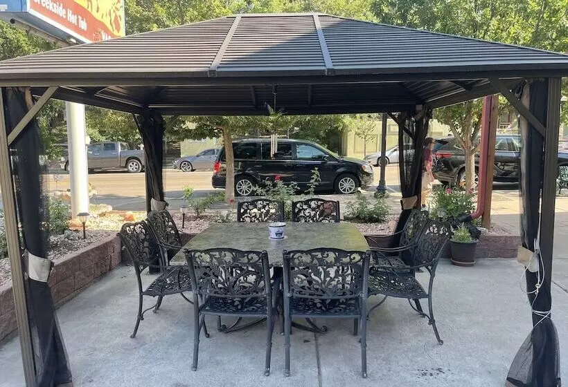 Отель Pikes Peak Inn