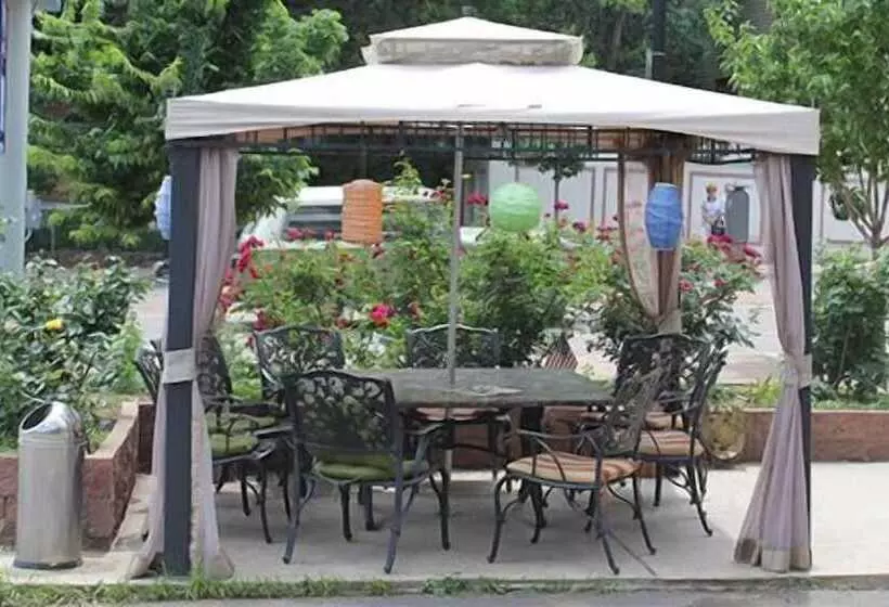 Отель Pikes Peak Inn