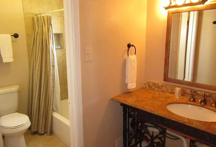 מוטל El Patio Inn