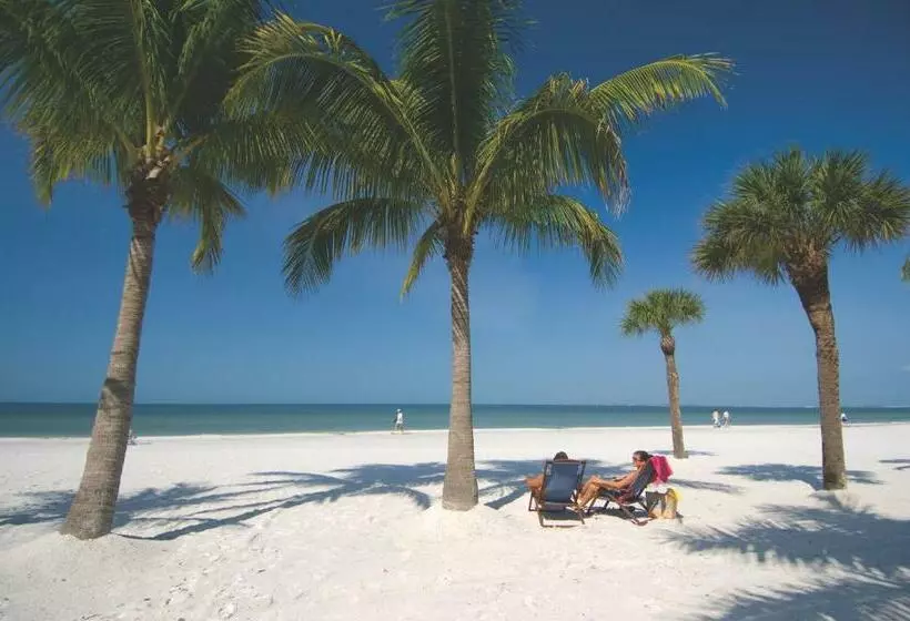 Pierview Hotel & Suites